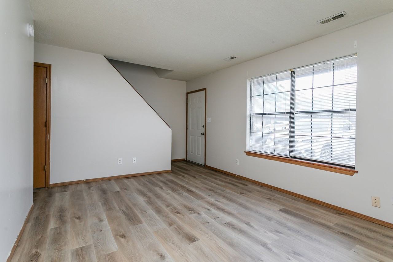 Cliffview Townhomes - Photo 4 of 26