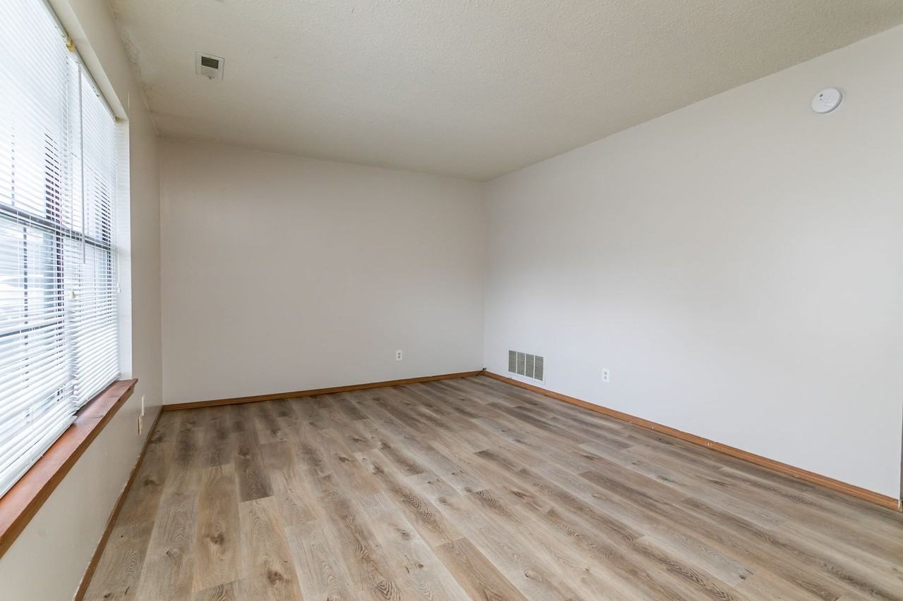 Cliffview Townhomes - Photo 5 of 26