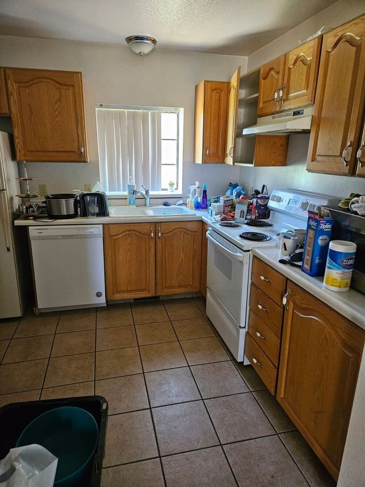 353 W 620 N - Photo 5 of 14