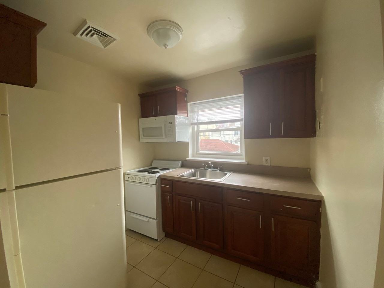 Riverfront Park Apartments - Photo 2 of 10