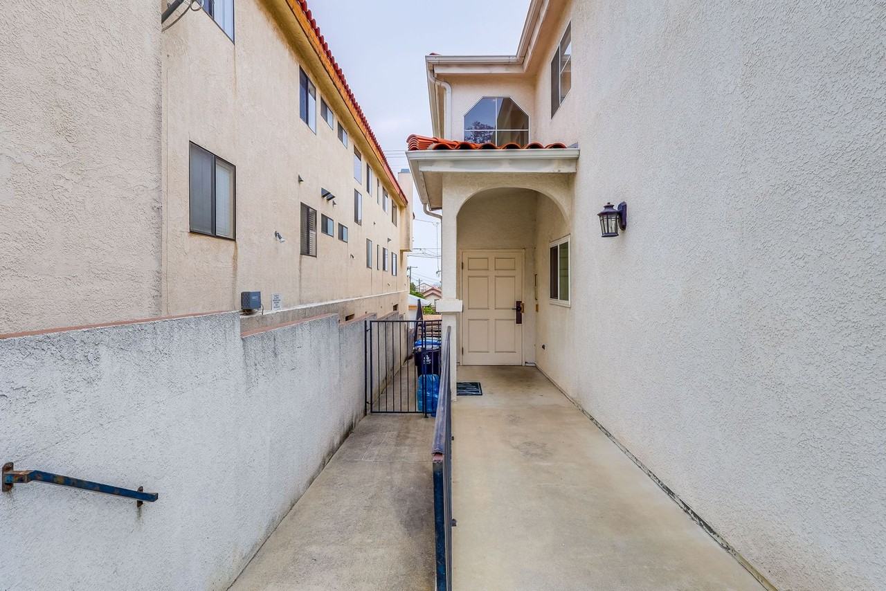 926 S Leland St #4 - Photo 4 of 50