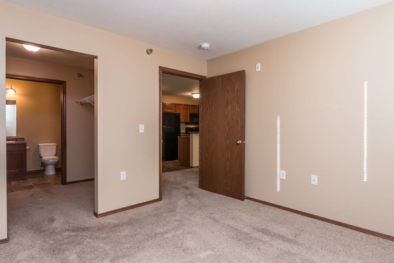 Willow Creek Townhomes and Apartments - Photo 7 of 46