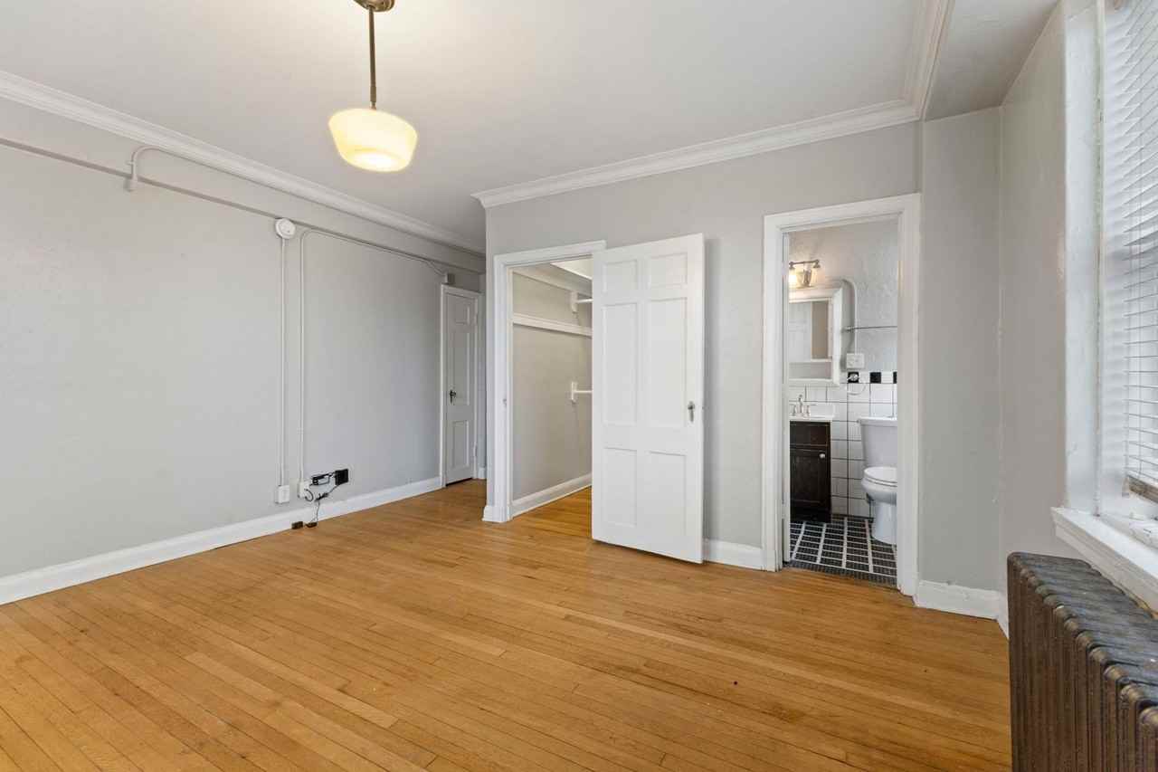 Piccadilly Apartments - Photo 2 of 31