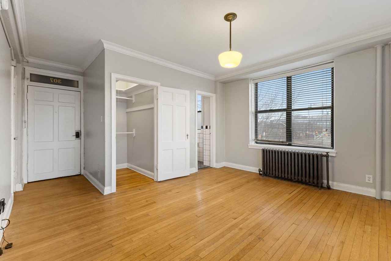 Piccadilly Apartments - Photo 3 of 31