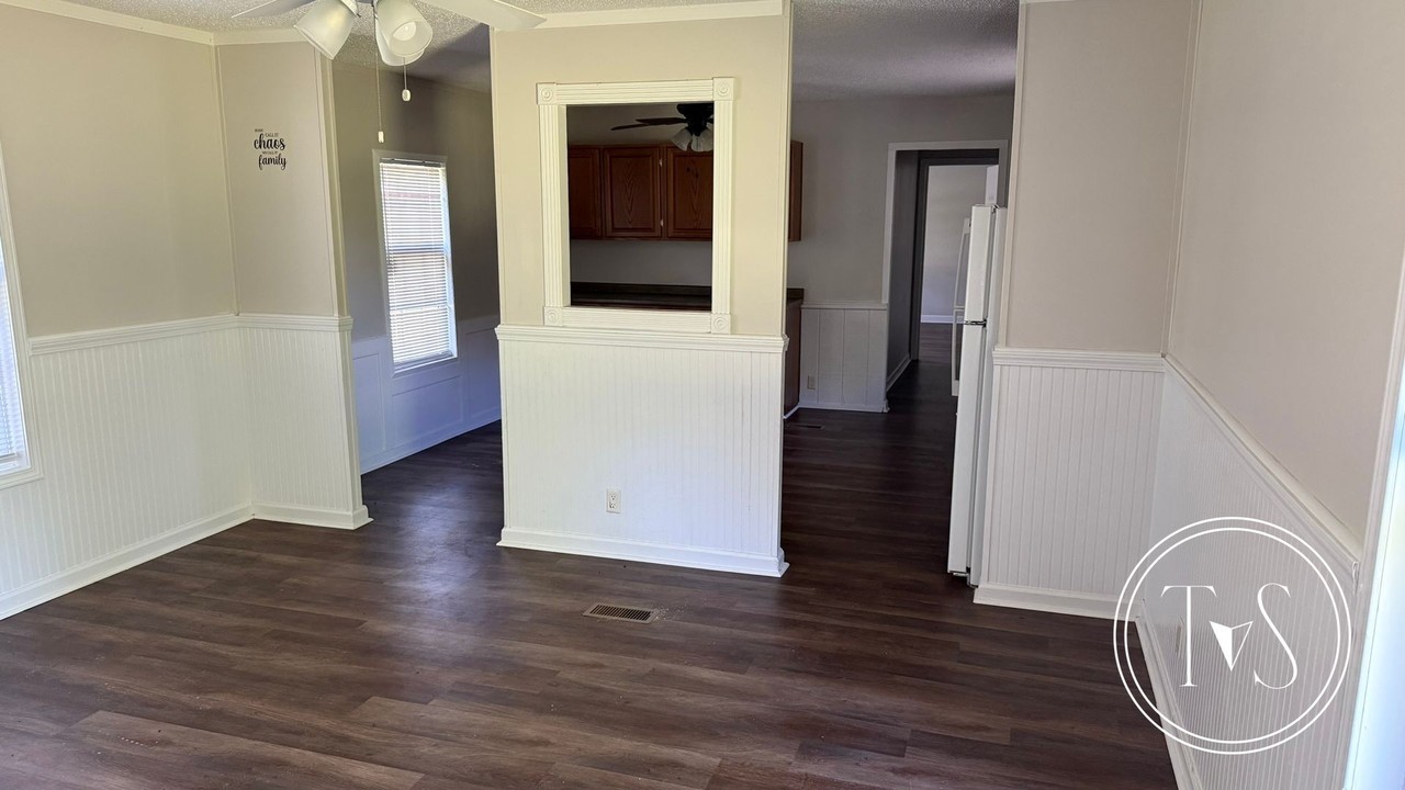 2217 Winnmeir Ln - Photo 5 of 17