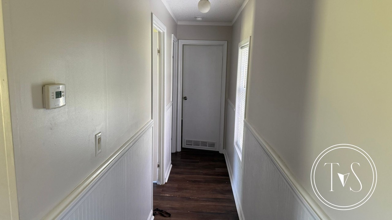 2217 Winnmeir Ln - Photo 6 of 17