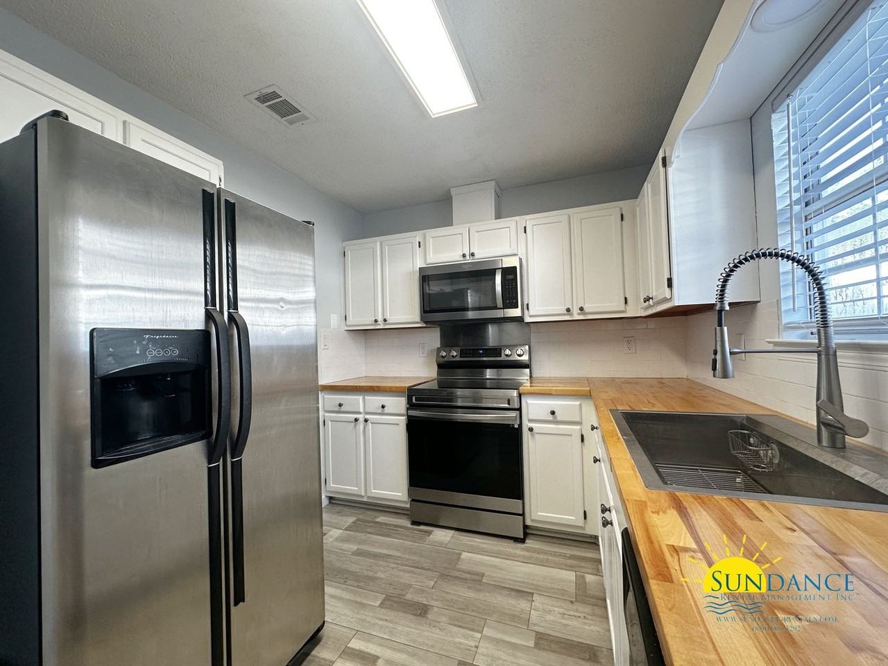 1896 Heartland Dr - Photo 4 of 18