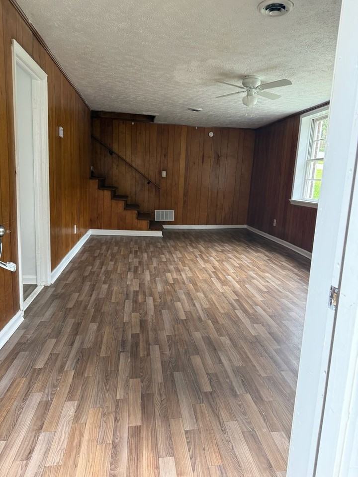 8193 / 8195 Spillers - Photo 3 of 40