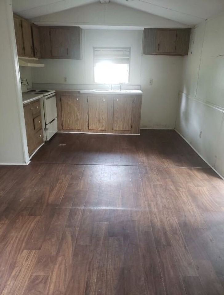 539 Coconut Ct - Photo 2 of 7