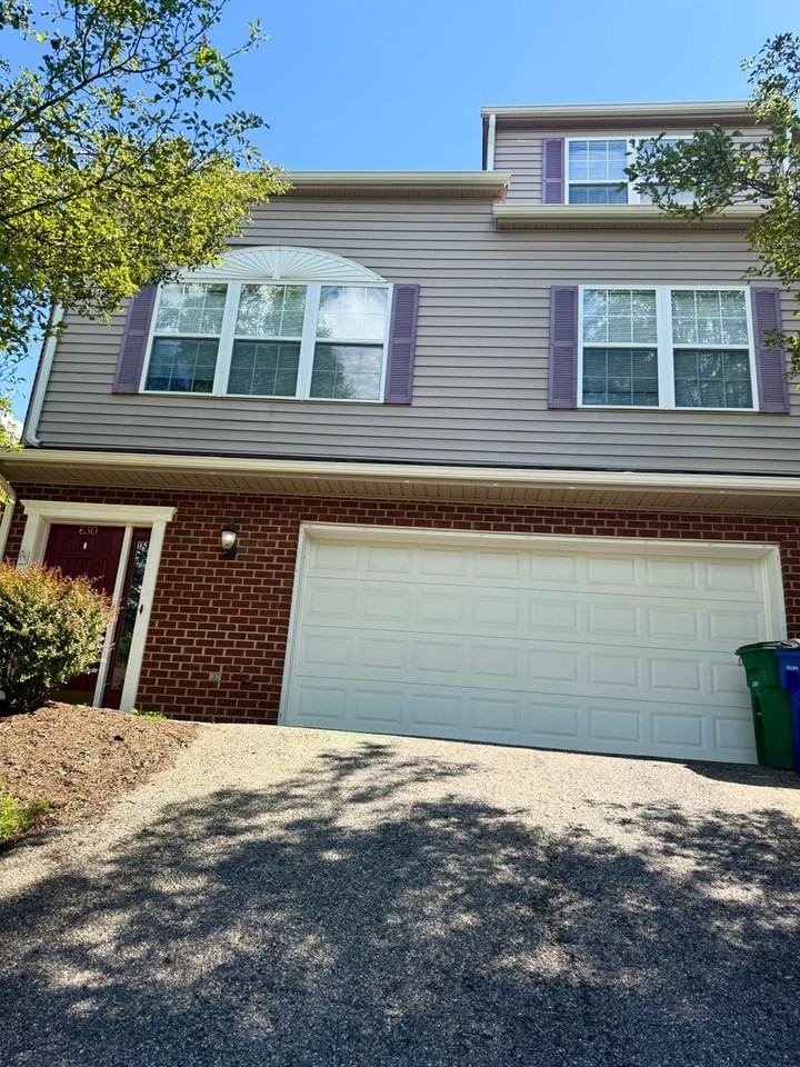 630 Oaktree Blvd - Photo 3 of 30