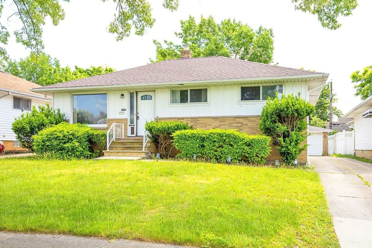 15900 Rowena Ave - Photo 2 of 21