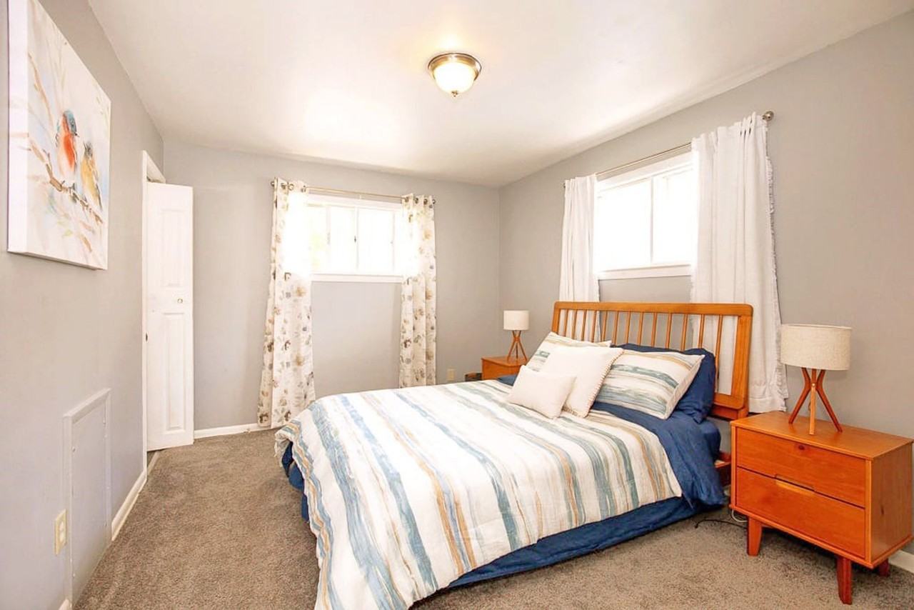 15900 Rowena Ave - Photo 4 of 21