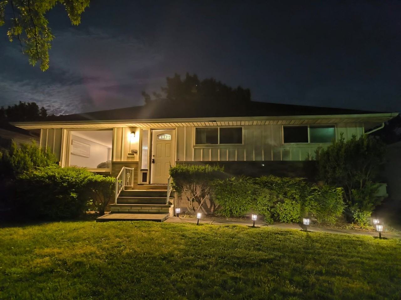 15900 Rowena Ave - Photo 6 of 21