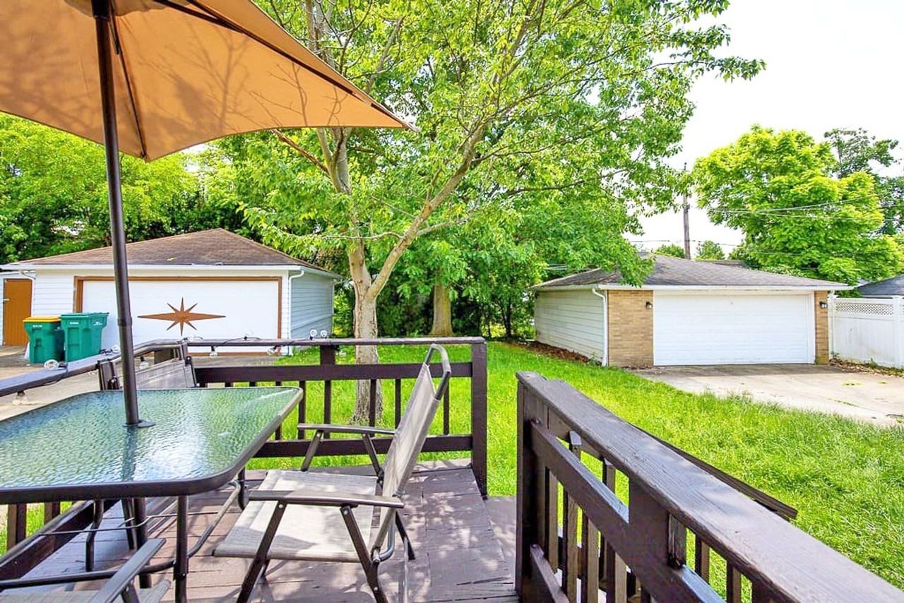 15900 Rowena Ave - Photo 7 of 21