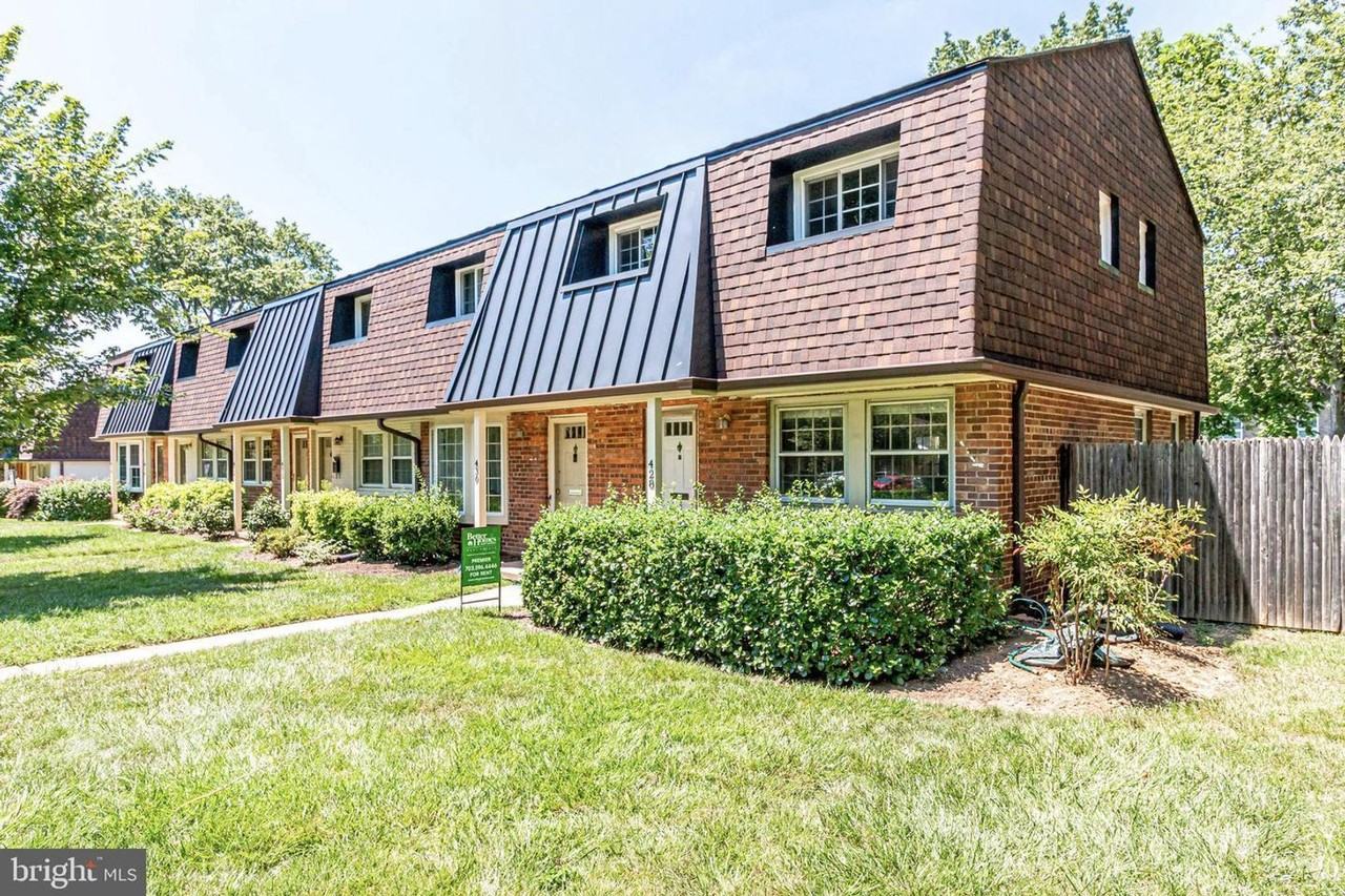 428 James Ct - Photo 3 of 50