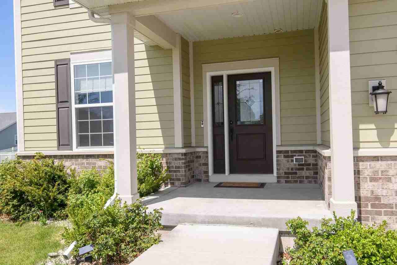 W242N5663 Simona Dr - Photo 3 of 50