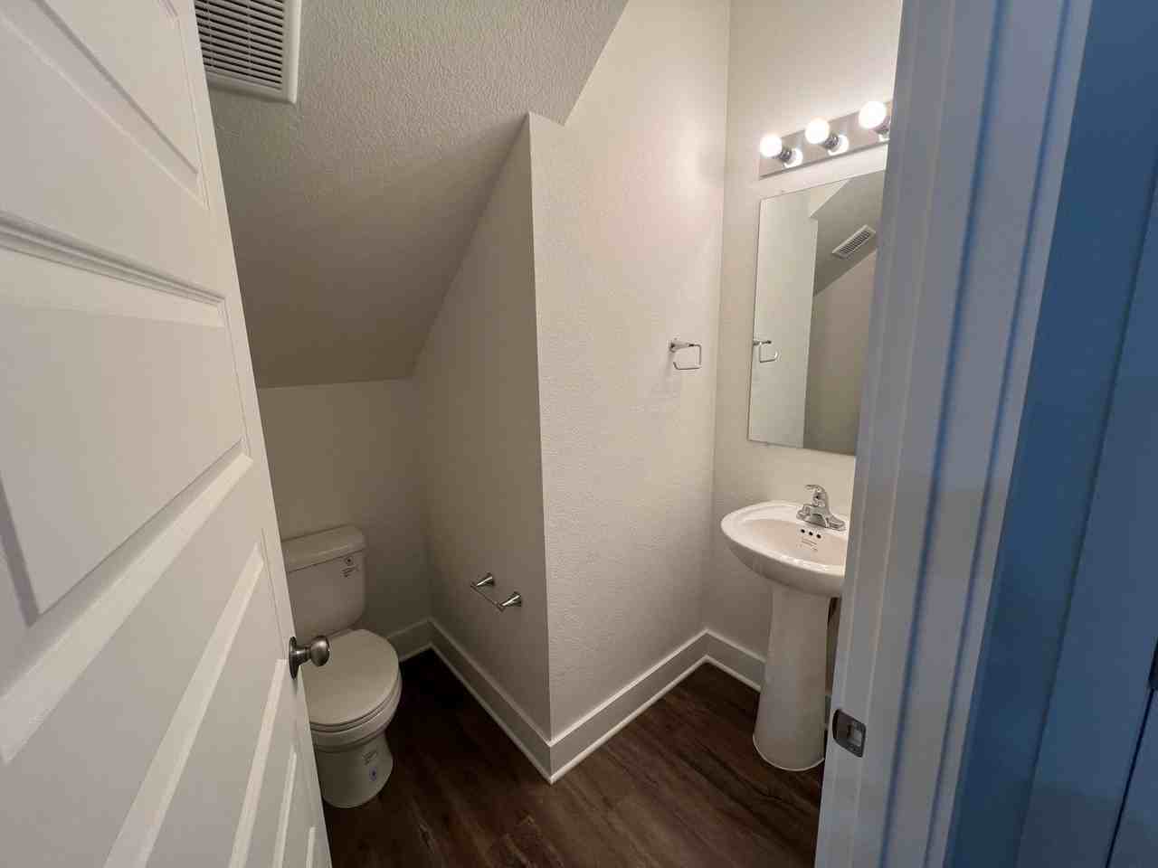 Newly built Belton townhomes ready for rent today! - Photo 3 of 36