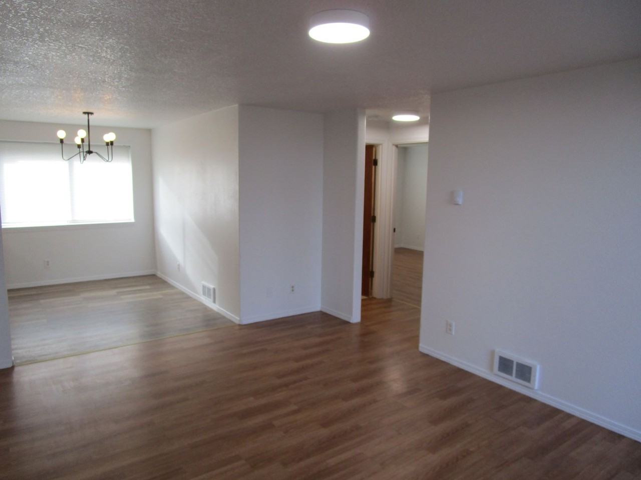 103 Nw Ivy St - Photo 2 of 12