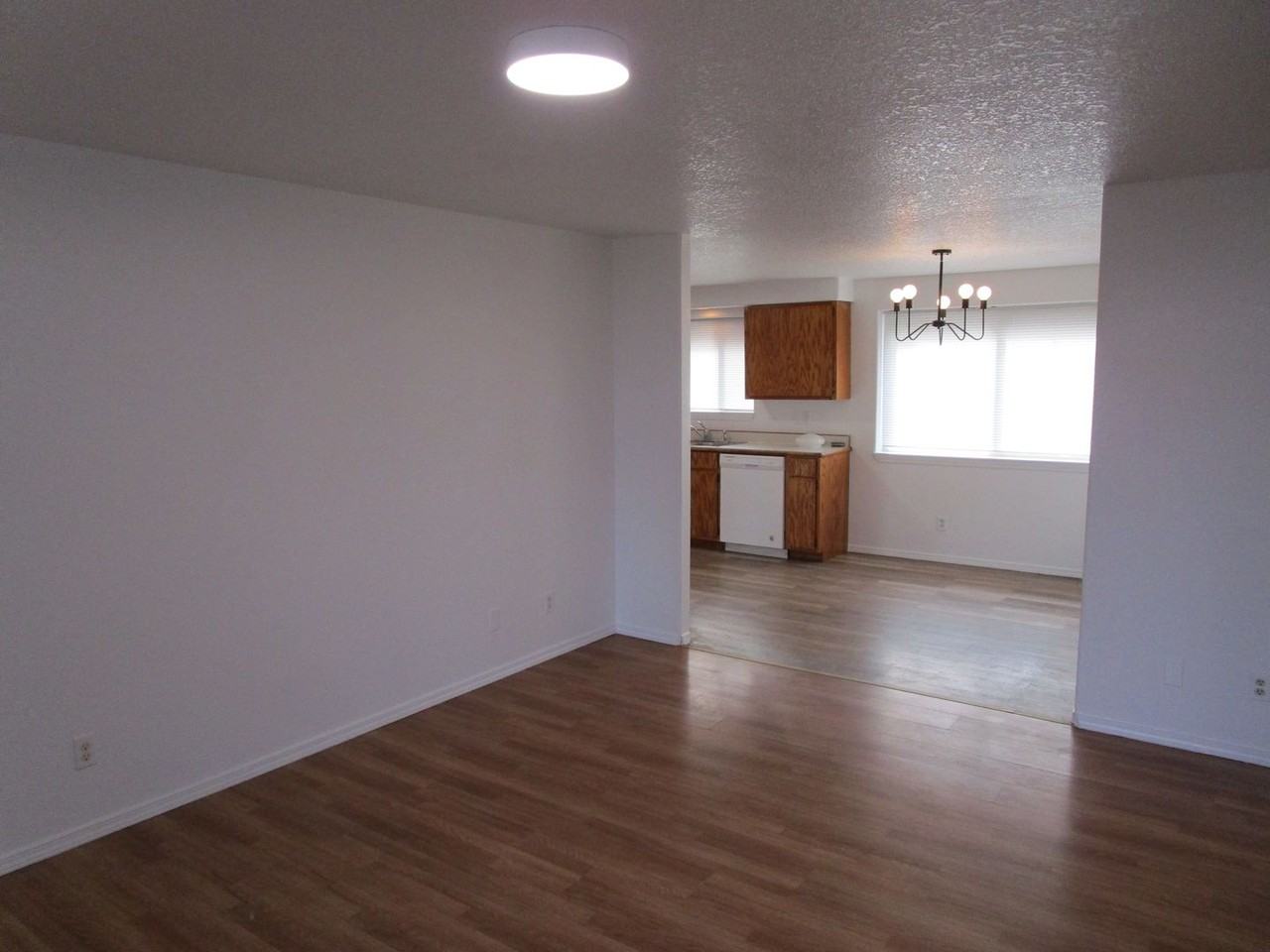 103 Nw Ivy St - Photo 3 of 12