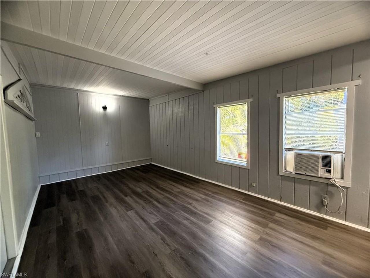 8239 Suncoast Dr - Photo 2 of 10