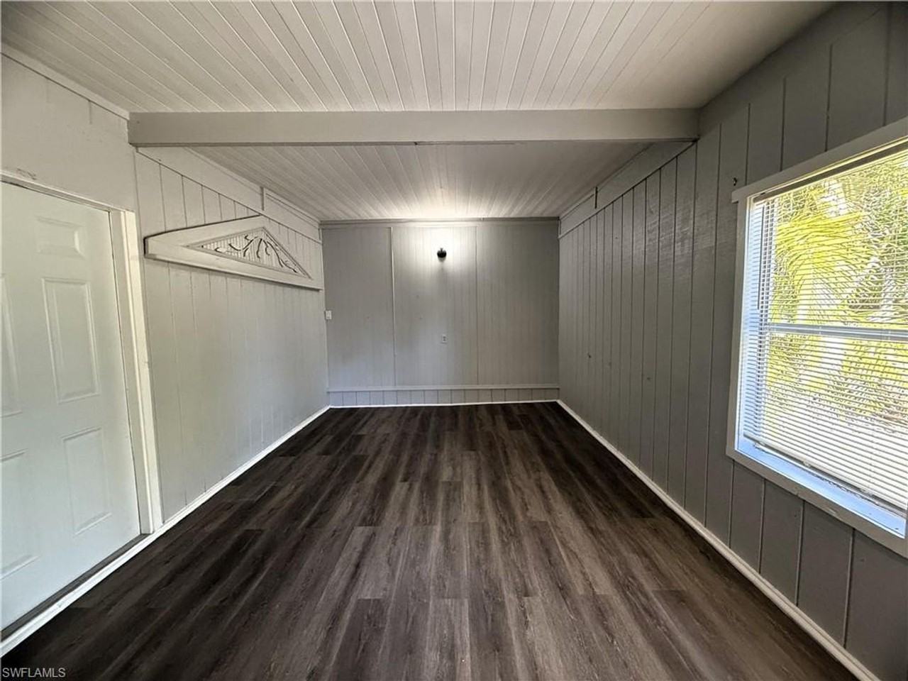 8239 Suncoast Dr - Photo 3 of 10