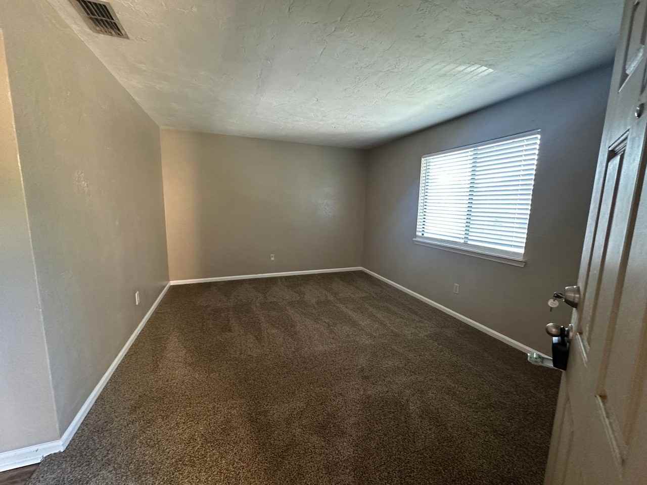 1430 Willow Bend Way - Photo 2 of 7