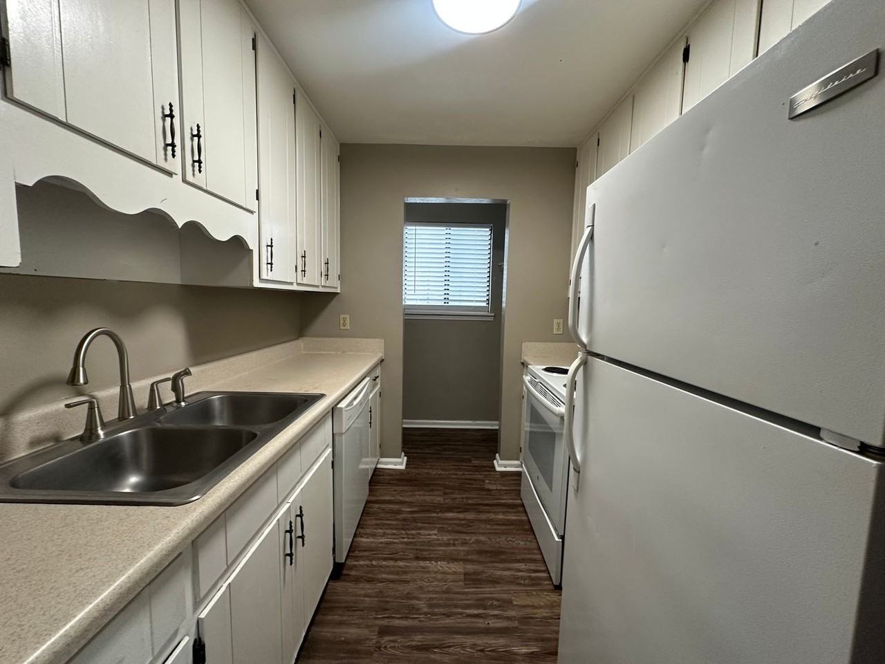 1430 Willow Bend Way - Photo 4 of 7