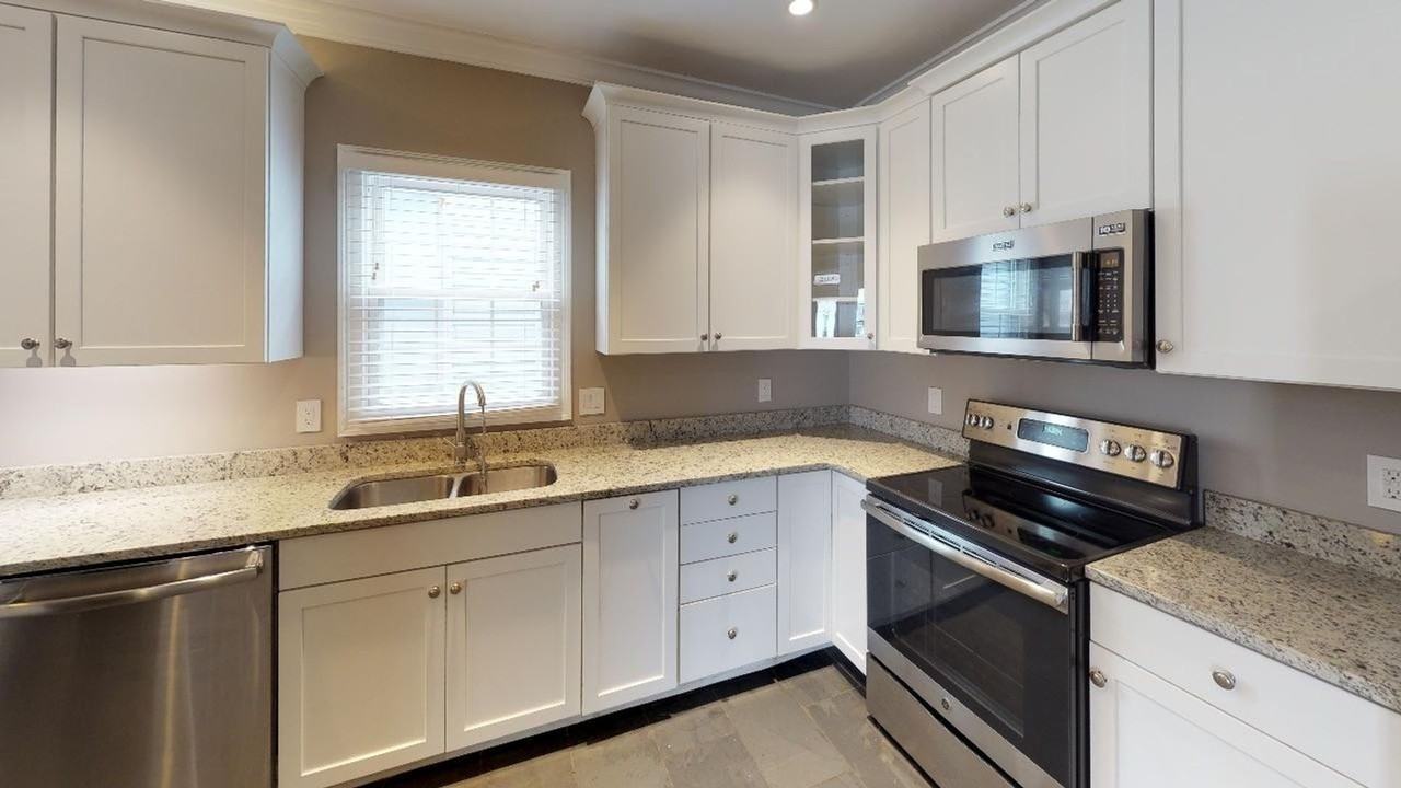 207 16th St - Photo 5 of 15