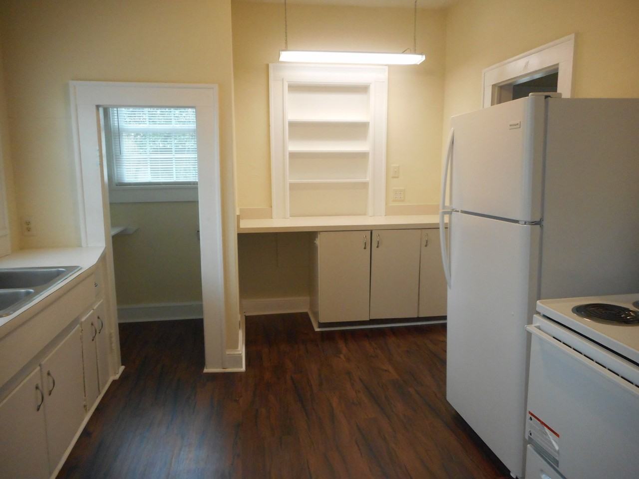 911 Shady Oak Ln - Photo 2 of 6