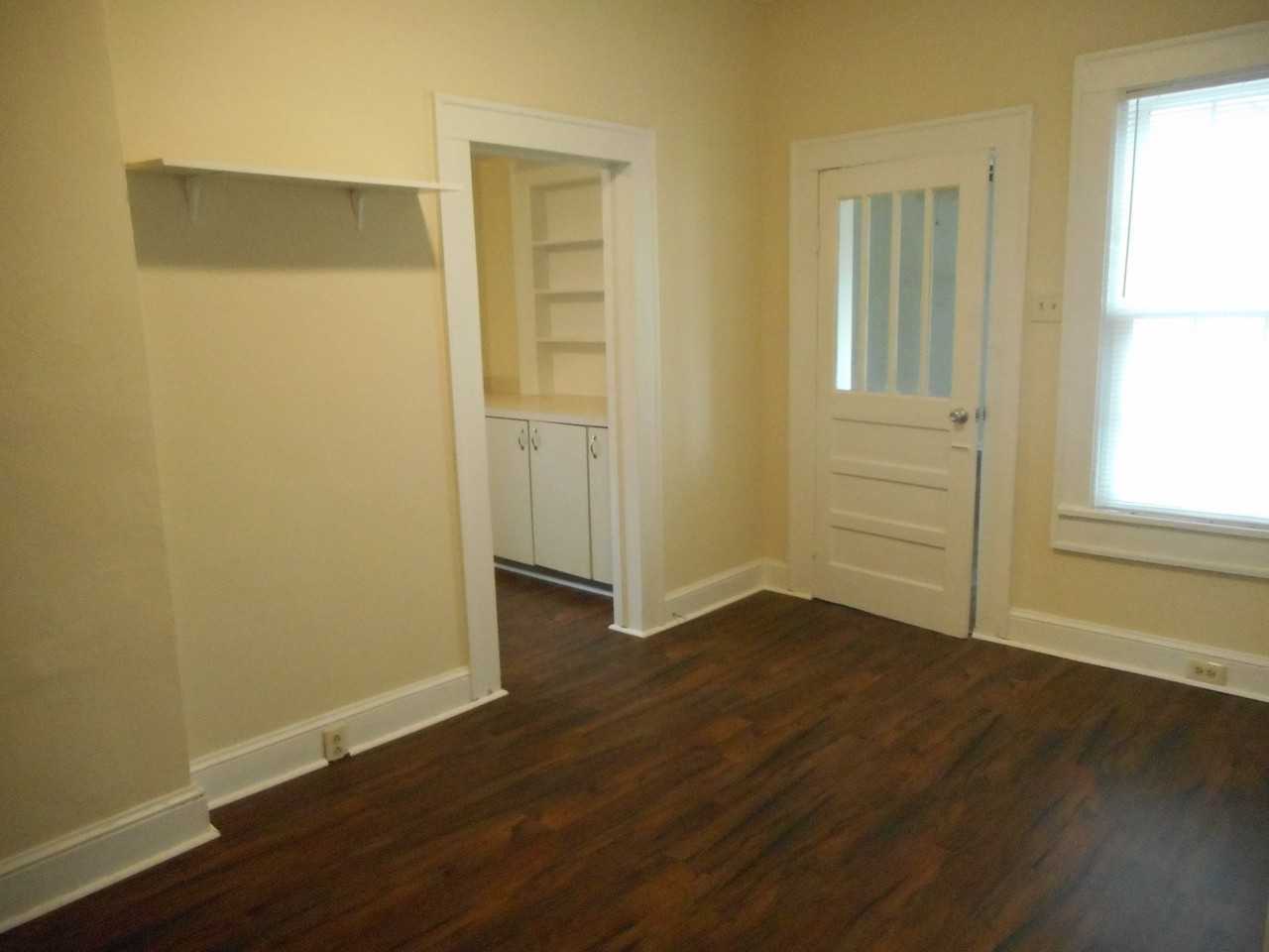 911 Shady Oak Ln - Photo 3 of 6