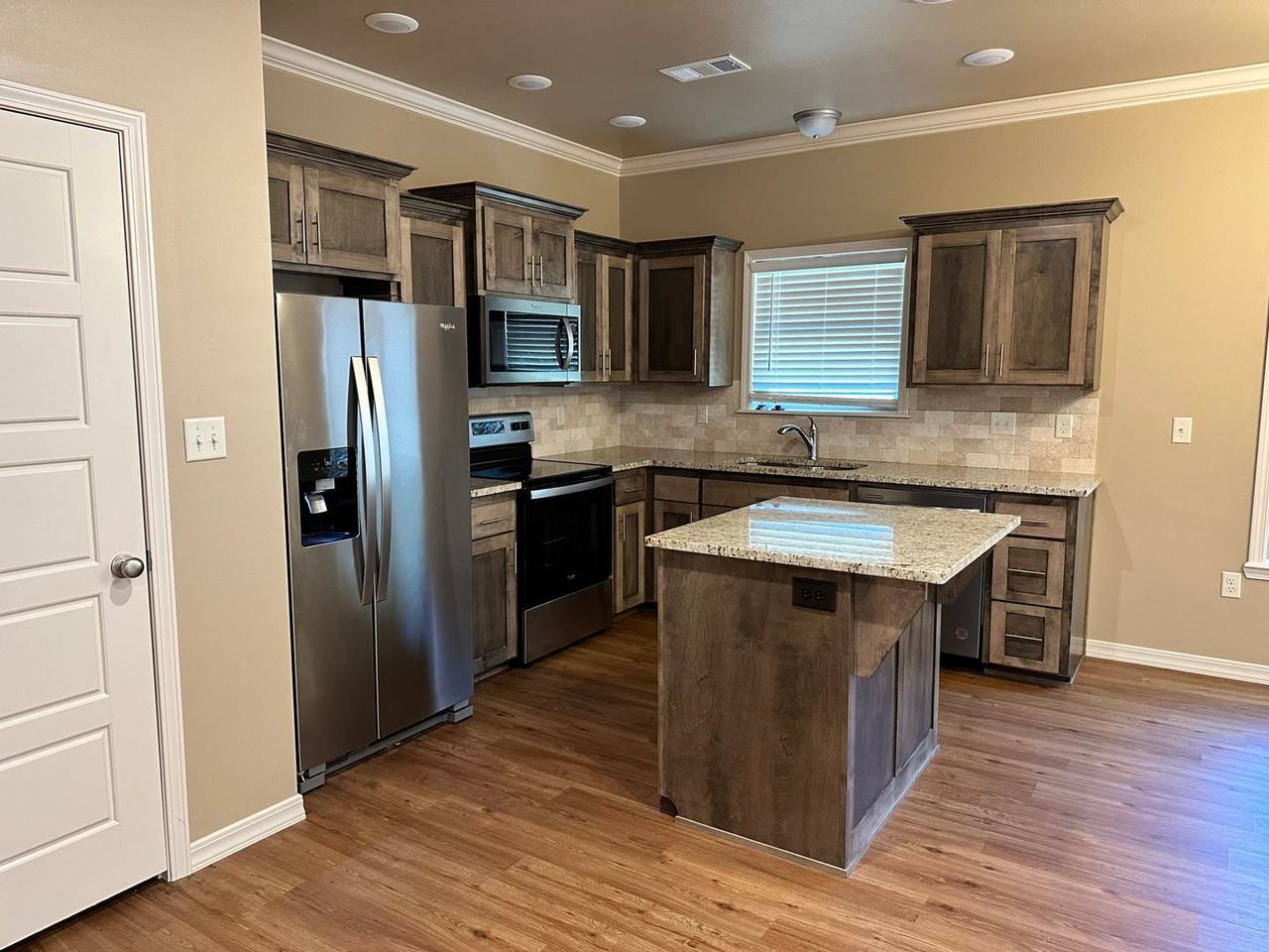 715 Quincy Ave - Photo 3 of 14