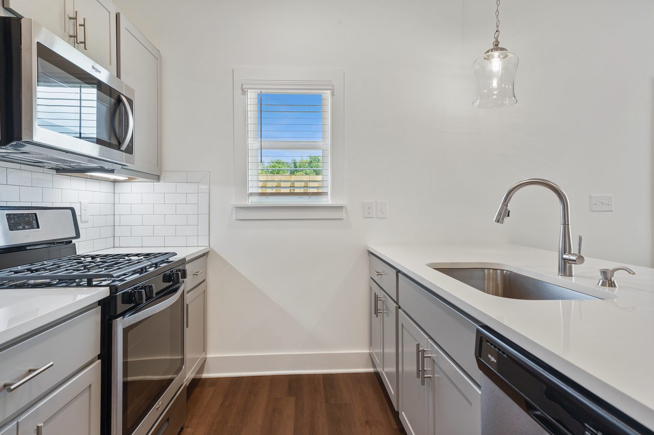 212 Huntley Pl - Photo 5 of 34