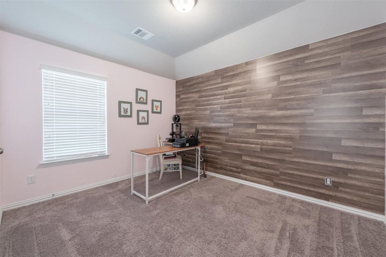 717 Seabourne Dr - Photo 6 of 27