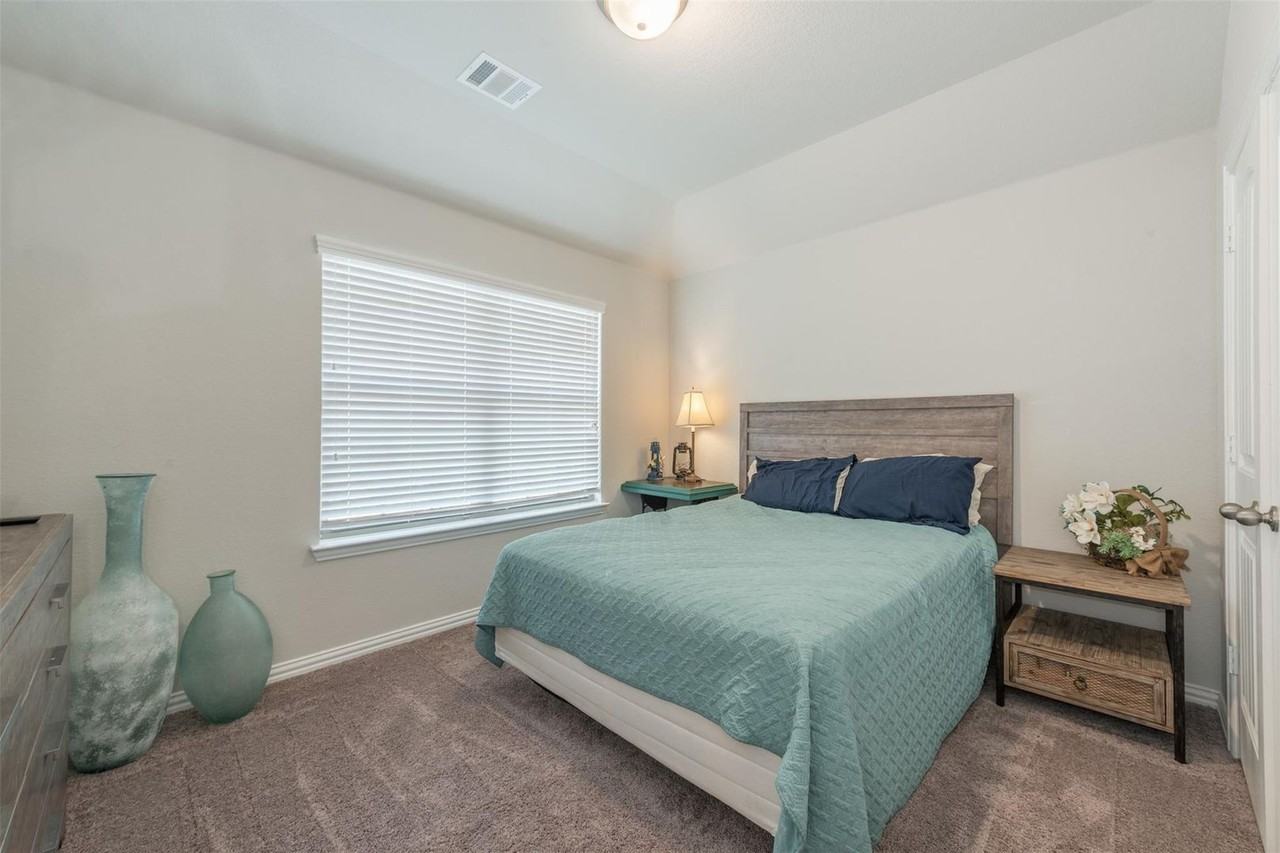 717 Seabourne Dr - Photo 7 of 27