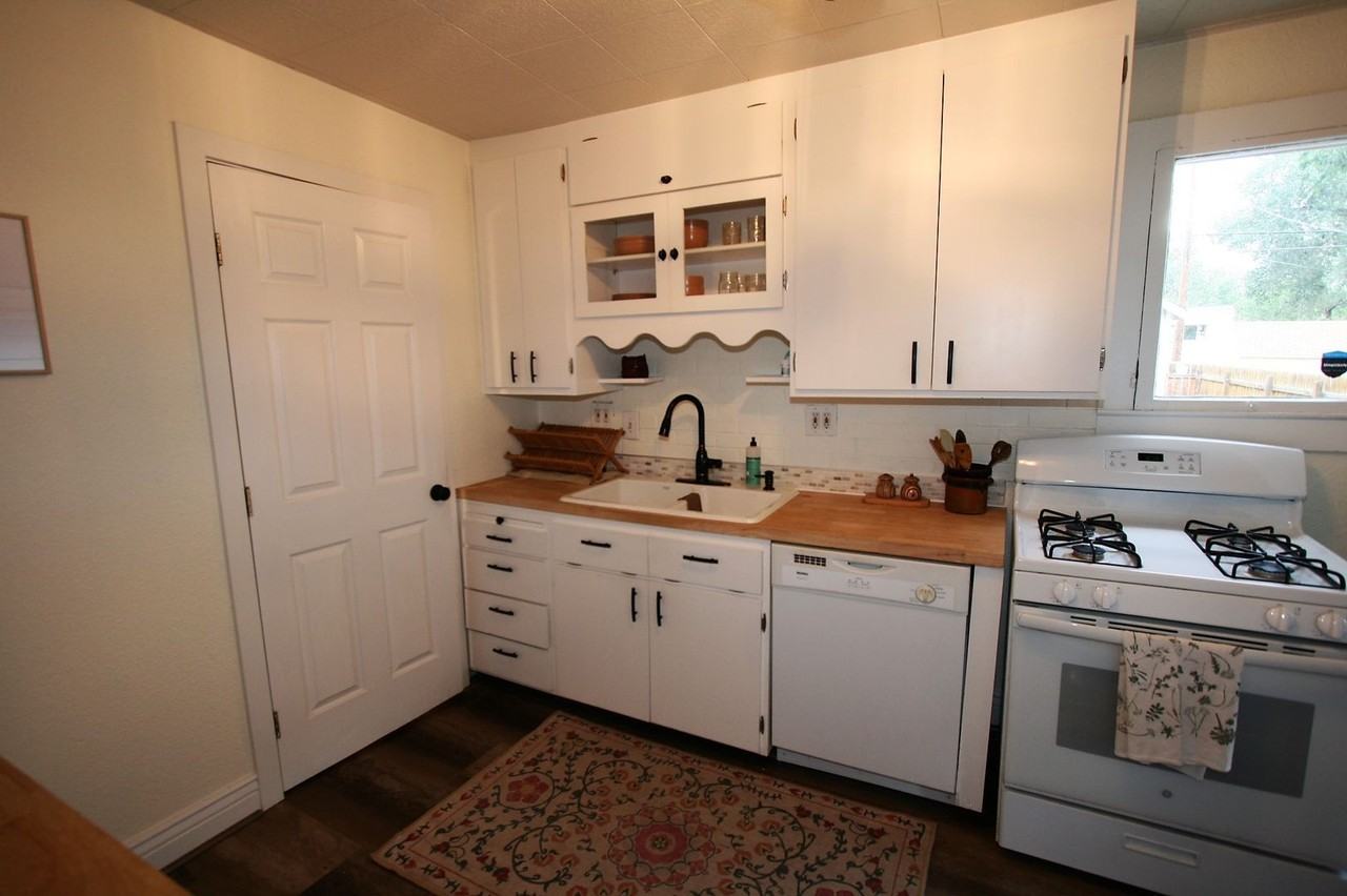 1704 W Vermijo Ave - Photo 7 of 15