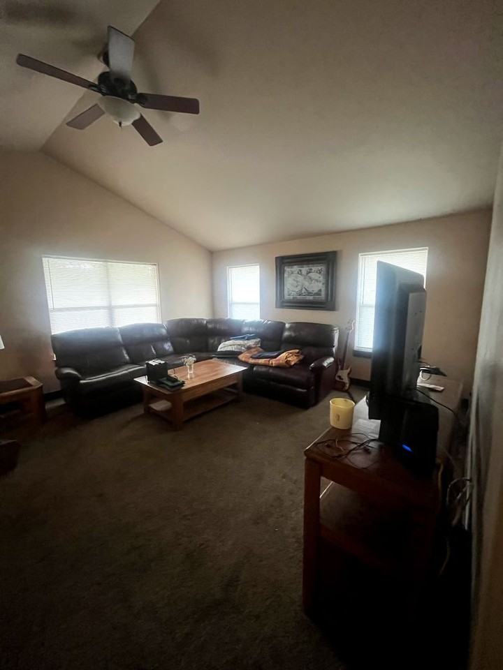 872 Ferguson Ave - Photo 3 of 5