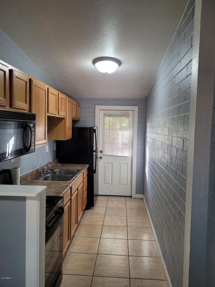 726 W Pepper Pl #B - Photo 2 of 12