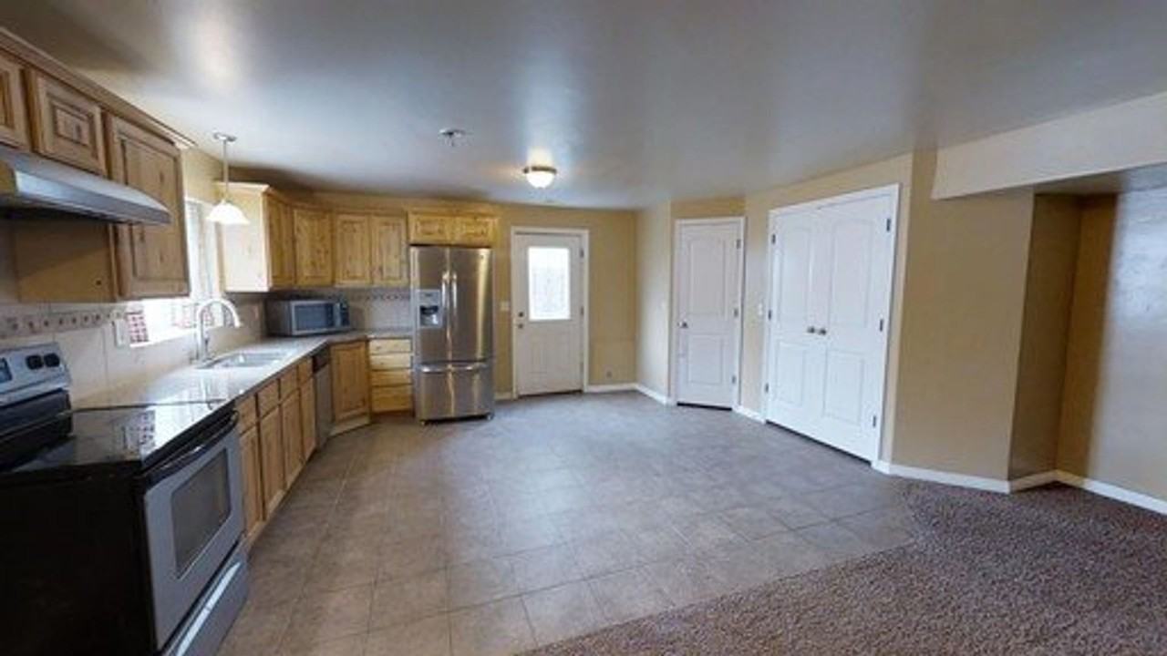 4000 E Mount Airey Dr - Photo 5 of 13