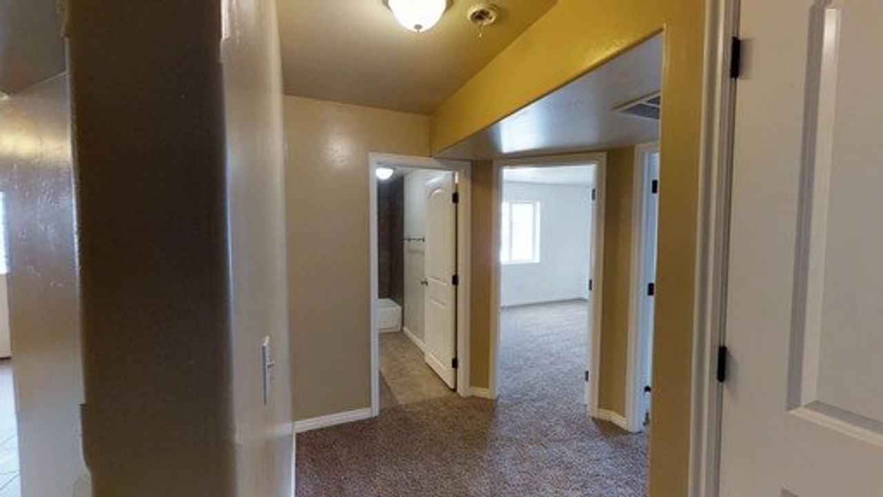 4000 E Mount Airey Dr - Photo 6 of 13