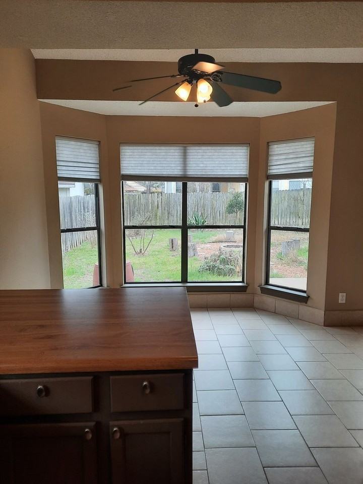 16401 Knottingham Dr - Photo 3 of 22