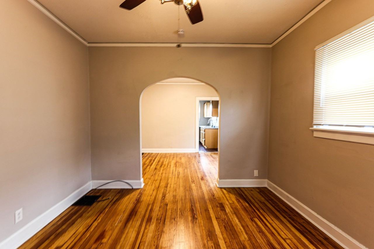 408 Richardt Ave - Photo 3 of 11