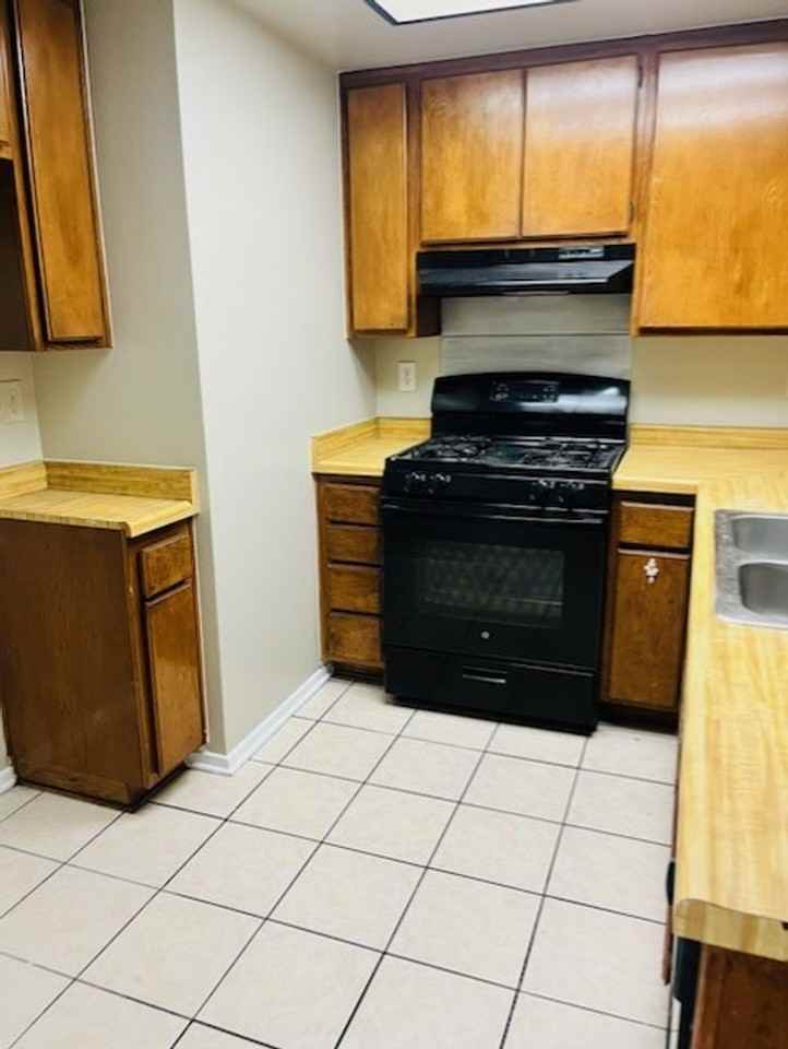 3121 Inland Empire Blvd - Photo 3 of 8