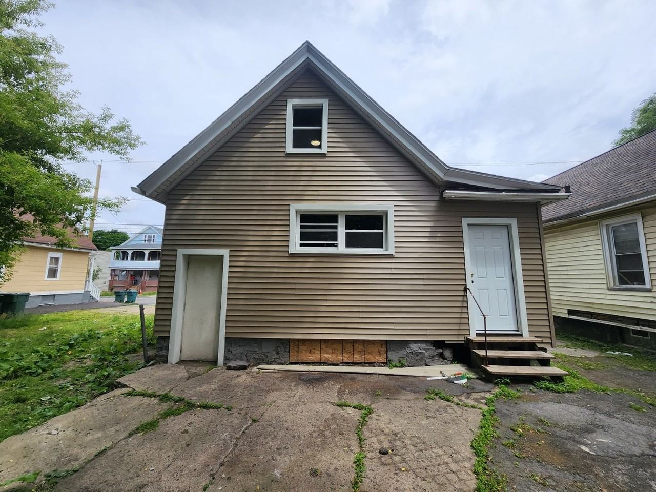 257 Clifford Ave - Photo 3 of 19