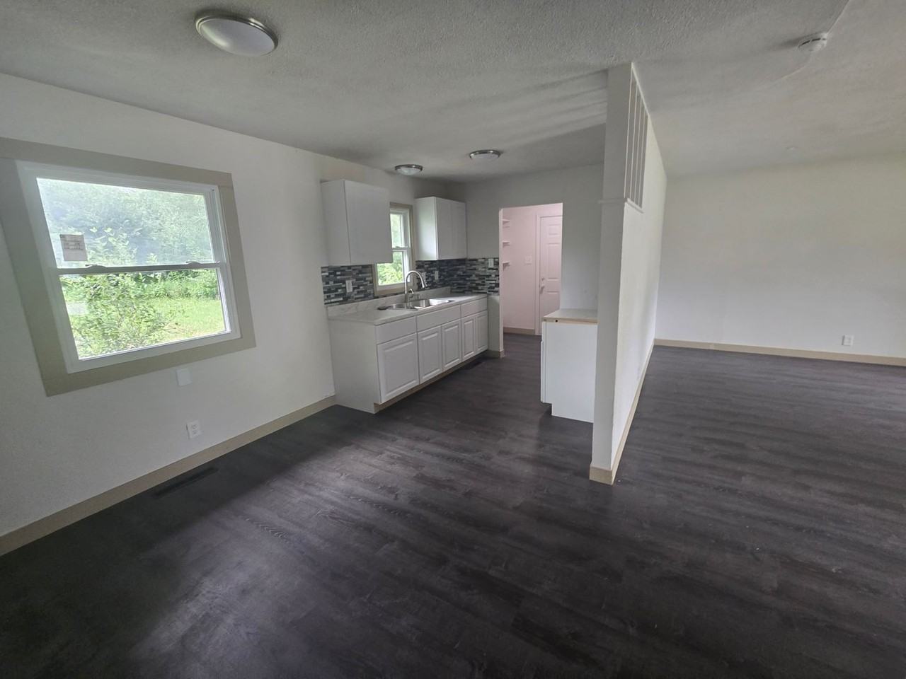 2201 Se 22nd St - Photo 4 of 9