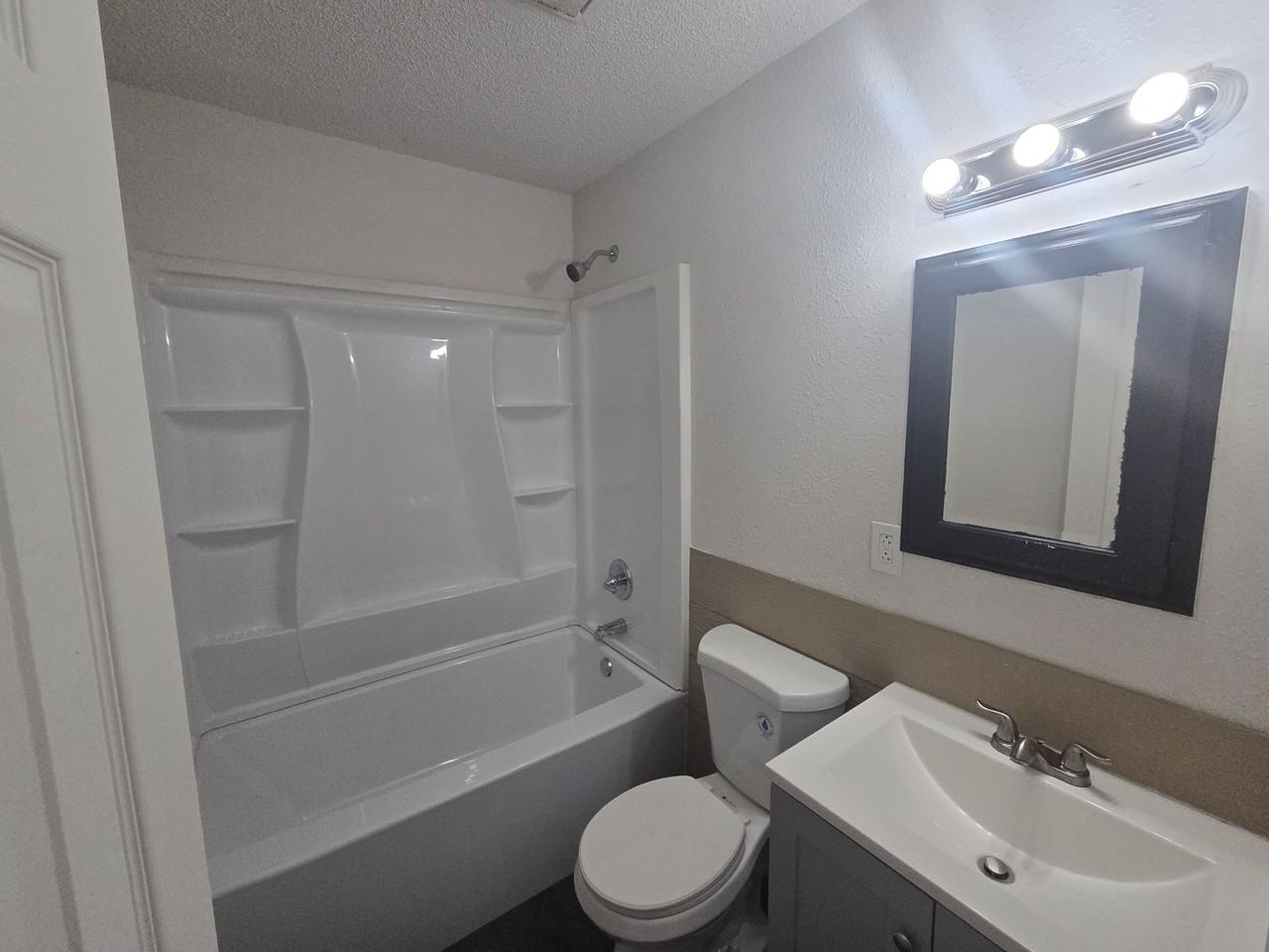 2201 Se 22nd St - Photo 5 of 9