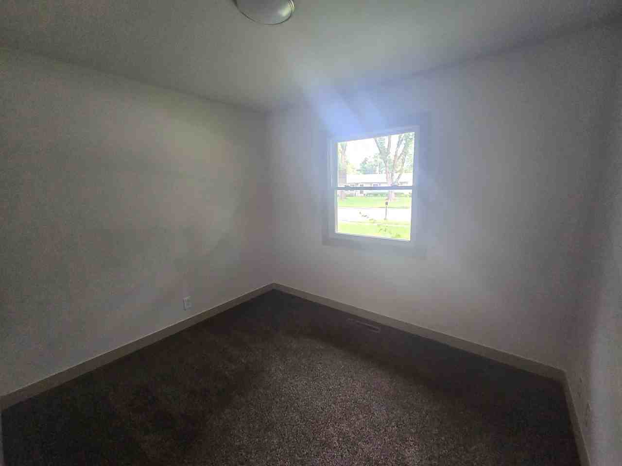 2201 Se 22nd St - Photo 6 of 9