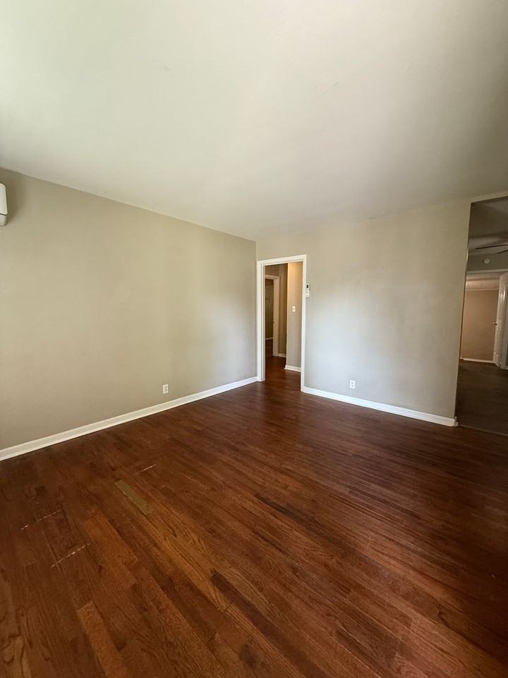 2406 Bridwell St - Photo 2 of 19