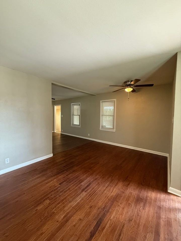 2406 Bridwell St - Photo 3 of 19