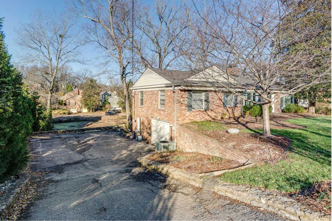 2817 White Oak Dr - Photo 3 of 37