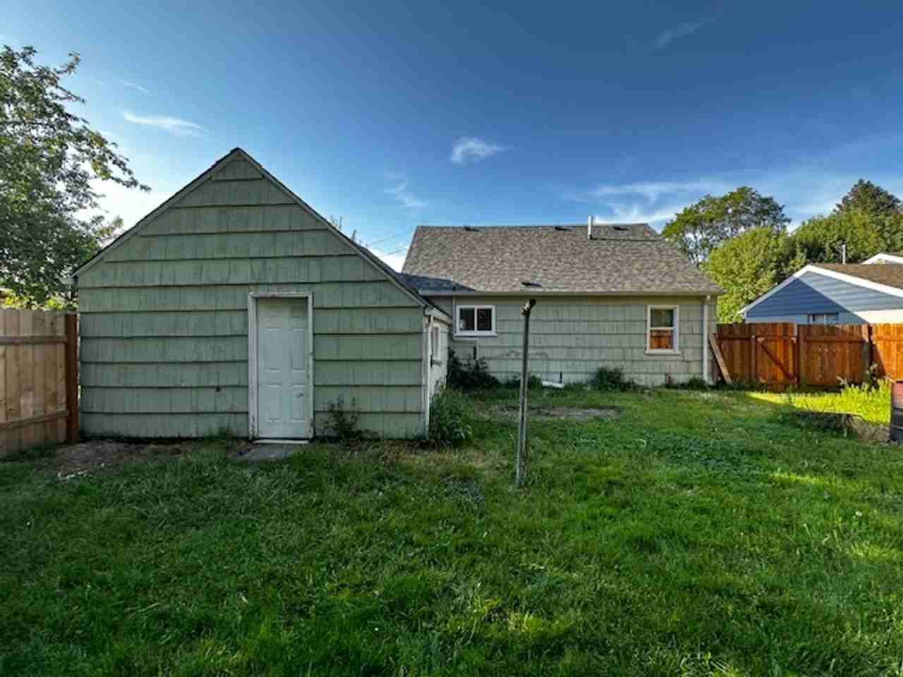 1934 1st Ave Se - Photo 2 of 28